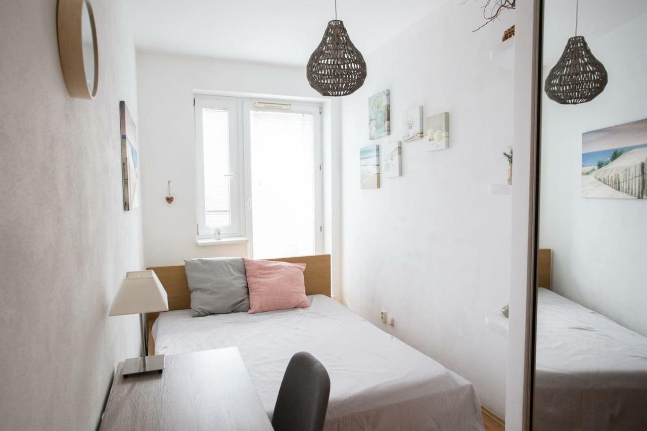 Cozy Btw Centre And Airport - Private Host - No Invoice Pressburg